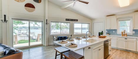 House (2 Bedrooms) | Interior