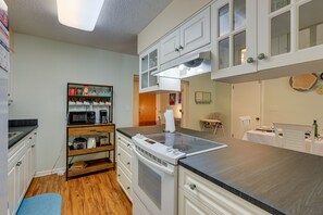 House (3 Bedrooms) | Private kitchen - Gainesville Vacation Rental w/ Private Lanai! (Gainesville)