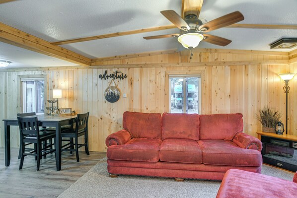 House (2 Bedrooms) | Interior