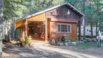 House (2 Bedrooms) | Exterior