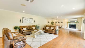 House (5 Bedrooms) | Interior