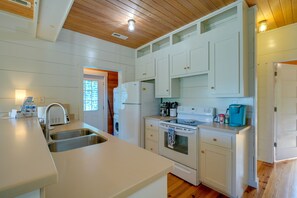 House (3 Bedrooms) | Private kitchen | Microwave, oven, stovetop, dishwasher - Charming Buxton Vacation Rental Near Beaches (Buxton)