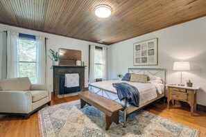 House (3 Bedrooms) | Interior - Historic & Charming Pittsboro Home w/ Fireplaces (Pittsboro)