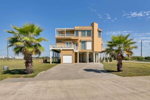 House (3 Bedrooms) | Interior - Pet-friendly Galveston Home w/ Wraparound Deck (Galveston)