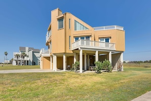 House (3 Bedrooms) | Interior - Walk to Ocean! Family & Pet-friendly Galveston Gem (Galveston)