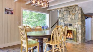 House (5 Bedrooms) | Interior