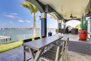 Outdoor dining - Luxury St. Petersburg Home w/ Pool + Bay Access! (St. Petersburg)