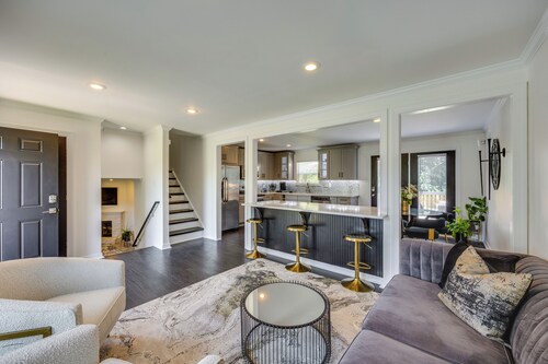 Modern Richmond Home w/ Deck, Close to Downtown!