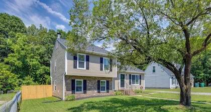 Modern Richmond Home w/ Deck, Close to Downtown!