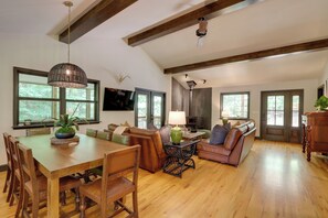 House (5 Bedrooms) | Interior