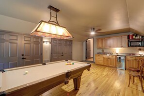 House (5 Bedrooms) | Interior