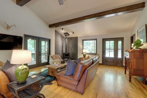House (5 Bedrooms) | Interior