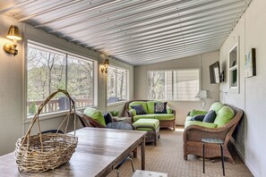 House (4 Bedrooms) | Interior - 'sweetwater Bluff' Home On The Hiawassee w/ Views! (Hayesville)