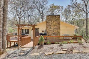 House (4 Bedrooms) | Interior - 'sweetwater Bluff' Home On The Hiawassee w/ Views! (Hayesville)