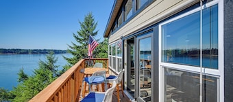 Private Beach at Waterfront Harstine Island Escape