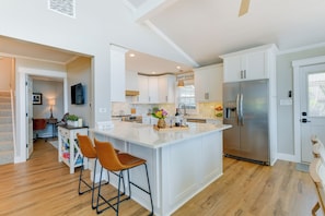 Interior - 'commodore Bay Waterfront Home on Lake Norman! (Mooresville)
