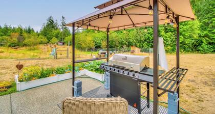 Peaceful Shelton Home w/ Spacious Yard & Fire Pit!