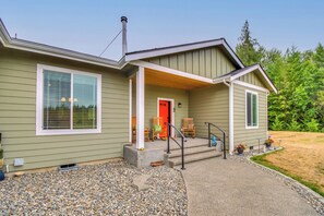 House (3 Bedrooms) | Interior - Peaceful Shelton Home w/ Spacious Yard & Fire Pit! (Shelton)