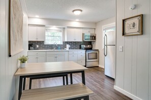 House (2 Bedrooms) | Interior