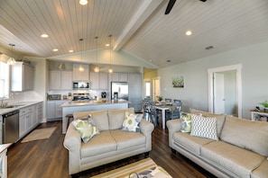 House (3 Bedrooms) | Interior