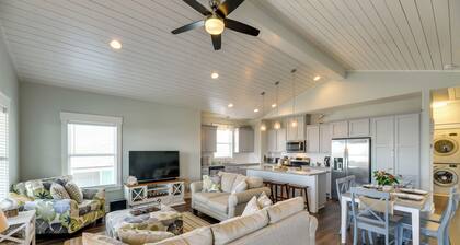 Resort Perks: Waterfront Rockport Home!