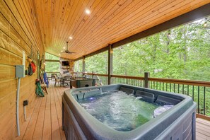 House (3 Bedrooms) | Interior - Modern, Luxe Cabin in Broken Bow w/ Hot Tub! (Broken Bow)