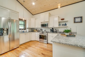 House (3 Bedrooms) | Interior