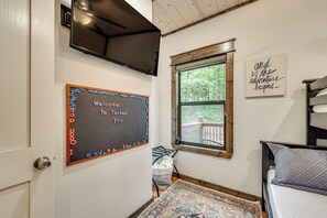 House (3 Bedrooms) | Interior - Modern, Luxe Cabin in Broken Bow w/ Hot Tub! (Broken Bow)