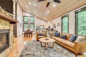House (3 Bedrooms) | Interior - Modern, Luxe Cabin in Broken Bow w/ Hot Tub! (Broken Bow)