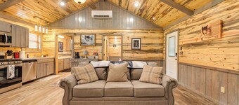 Pet-friendly Broken Bow Cabin Near Lukfata Creek!