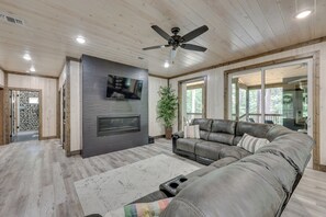 Interior - Family-friendly Broken Bow Home w/ Deck & Grill! (Broken Bow)