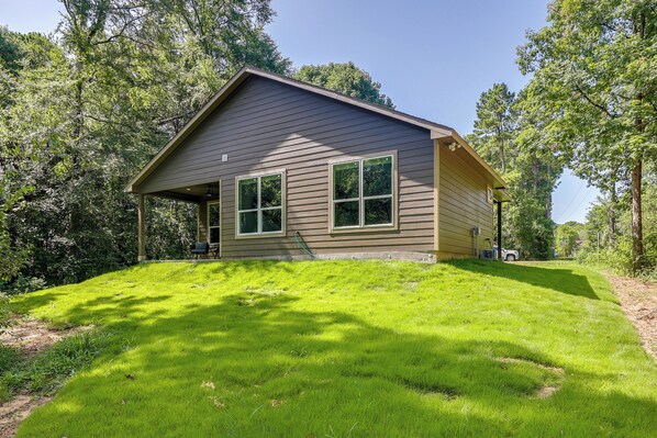 House (3 Bedrooms) | Interior - Charming Willis Hideaway < 1 Mi to Lake Conroe! (Willis)