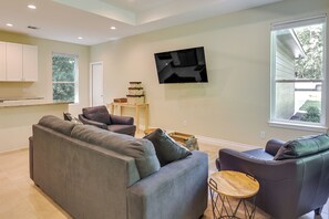 House (3 Bedrooms) | Interior - Charming Willis Hideaway < 1 Mi to Lake Conroe! (Willis)