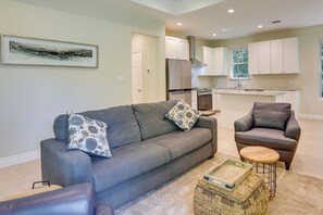 House (3 Bedrooms) | Interior - Charming Willis Hideaway < 1 Mi to Lake Conroe! (Willis)