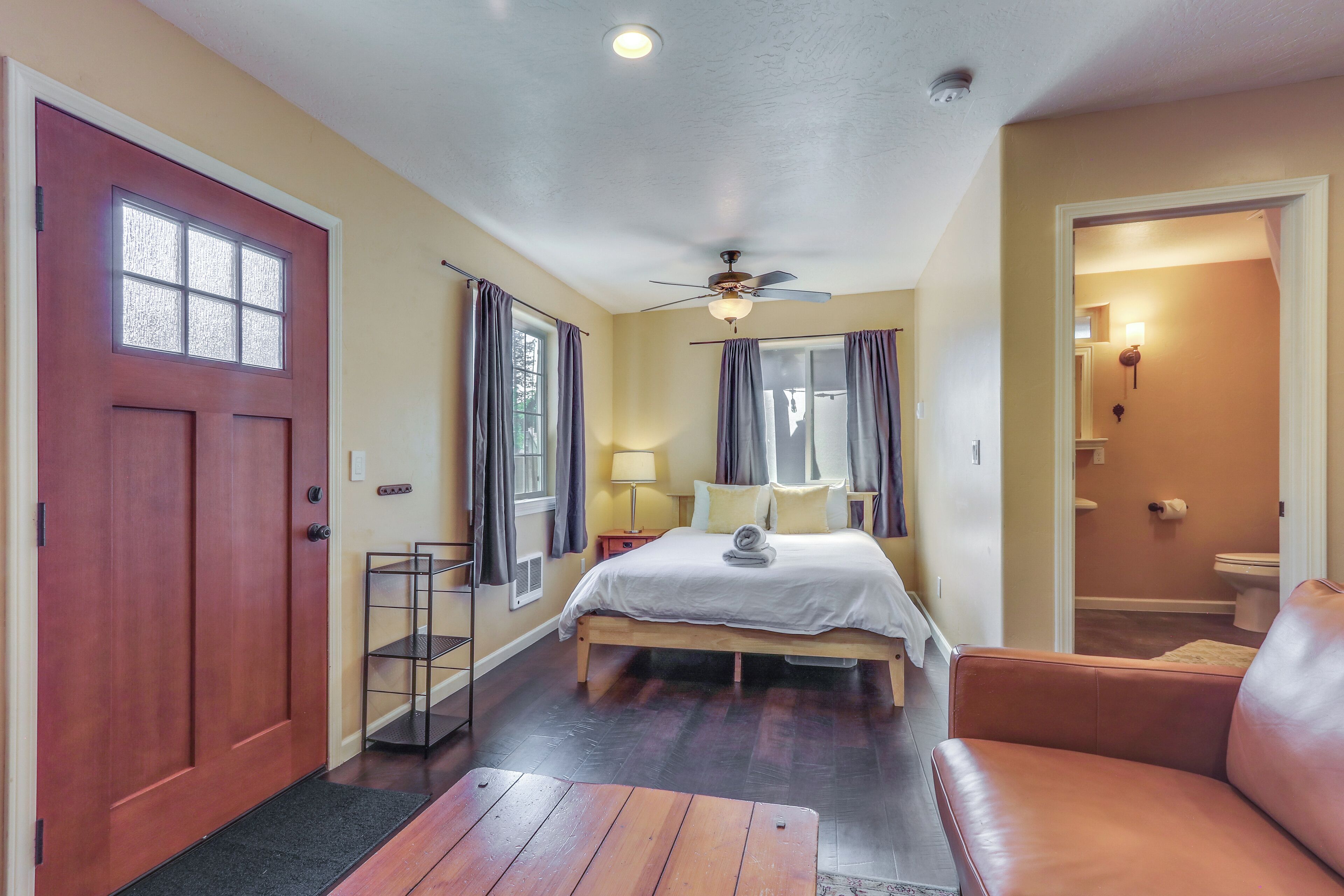 Apartment (0 Bedroom) | Interior