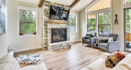 Government Camp Vacation Rental w/ Private Hot Tub