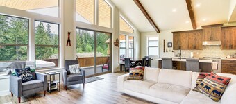 Government Camp Vacation Rental w/ Private Hot Tub