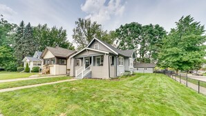 A single-story house with a front porch and a small staircase leading to the entrance. - Pet-friendly Home w/ Yard, Near Downtown Royal Oak (Royal Oak)