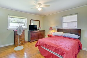 House (3 Bedrooms) | 3 bedrooms, iron/ironing board, bed sheets - Cozy Home in Montgomery ~ 3 Mi to ASU Campus! (Montgomery)