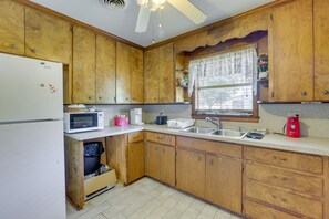 Ferienhaus (3 Bedrooms) | Eigene Küche | Mikrowelle, Ofen, Herdplatte, Küchenrolle