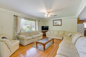 TV - Cozy Home in Montgomery ~ 3 Mi to ASU Campus! (Montgomery)