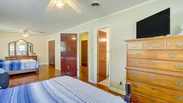 3 bedrooms, iron/ironing board, bed sheets