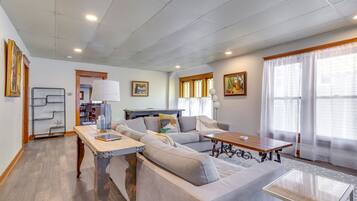 House (3 Bedrooms) | Living area | TV