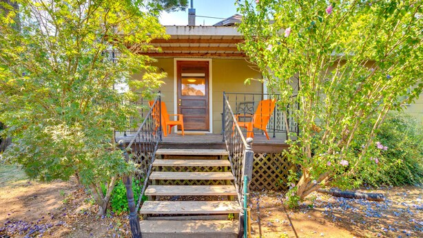 A wooden staircase leading to a house with a door and two chairs outside. - Stillwater Home - Walk to Boone Pickens Stadium! (Stillwater)