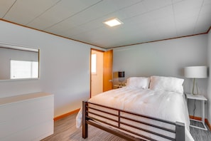 Casa (3 Bedrooms) | 3 dormitoris, planxa i posts de planxar i roba de llit