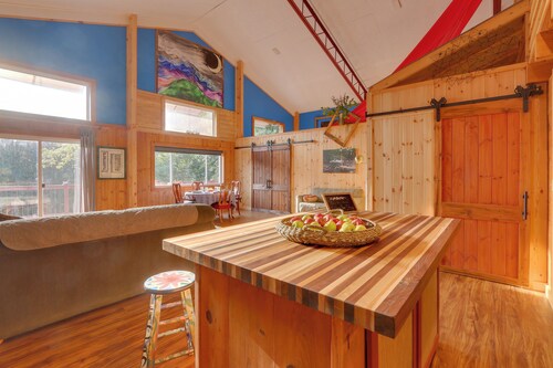 Peaceful Berkeley Springs Home: Escape to Nature!