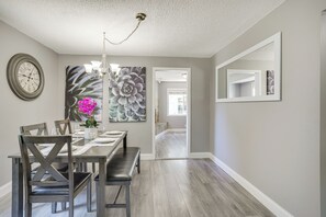 House (4 Bedrooms) | Interior