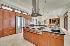 Interior - Groveland Home w/ Pool: Luxurious Lakefront Oasis! (Groveland)