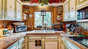 Coffee/tea maker, paper towels