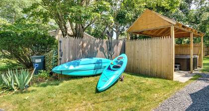 Hot Tub & Kayaks: Dog-friendly House in Yarmouth